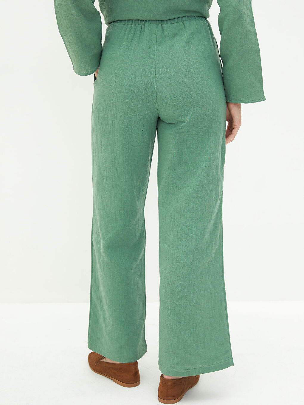 Yeşil Beli Lastikli Rahat Kalıp Müslin Kadın Pantolon-4