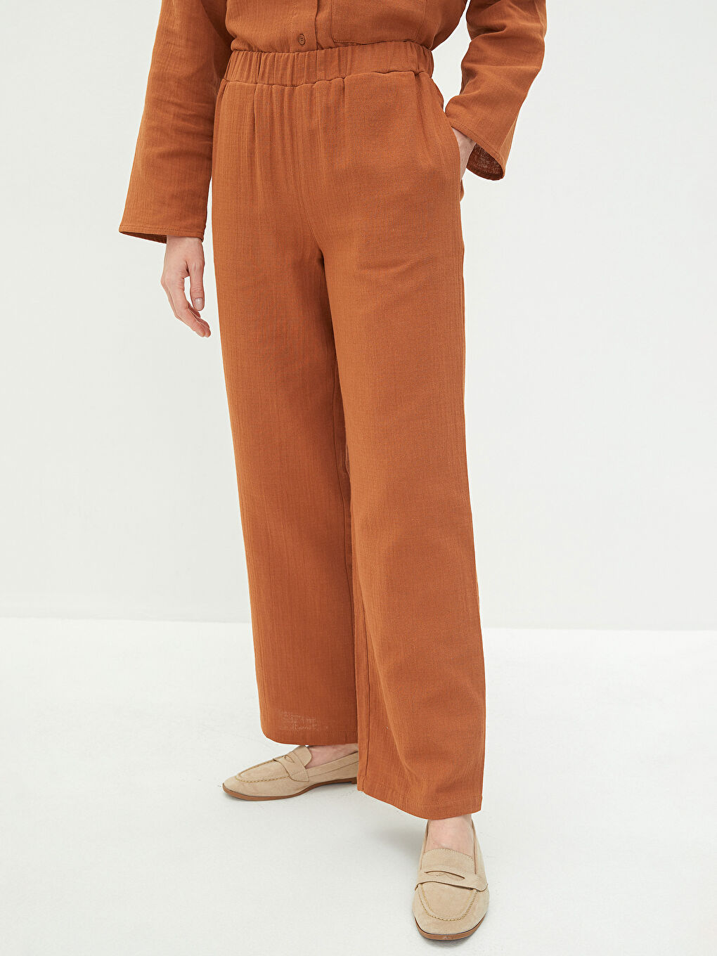 Kahverengi Beli Lastikli Rahat Kalıp Müslin Kadın Pantolon-3