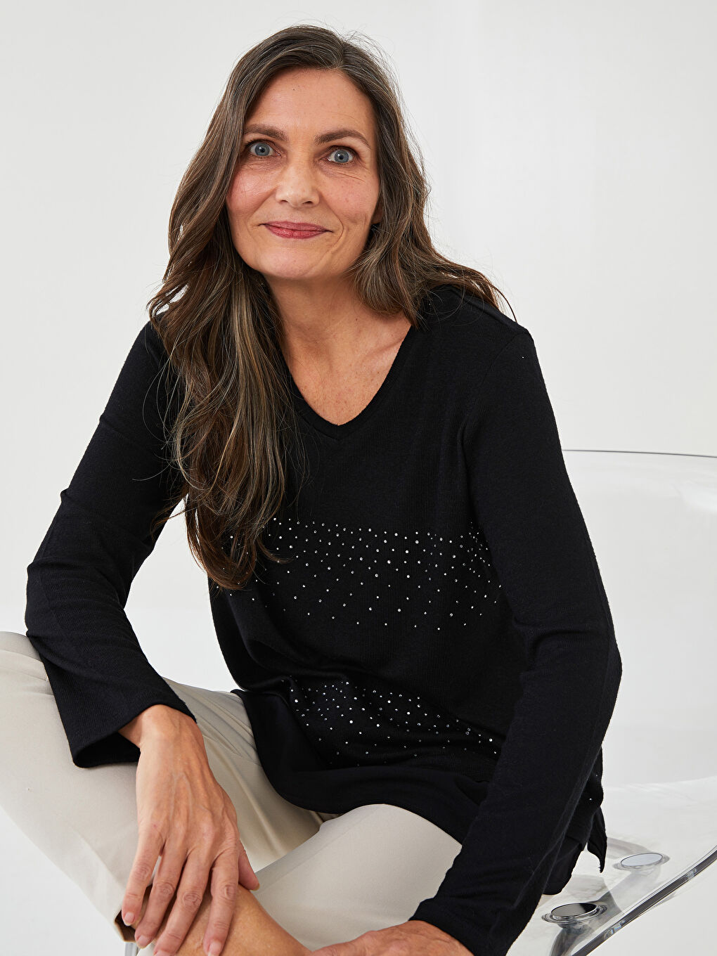 Siyah V Yaka Taşlı Uzun Kollu Kadın Bluz