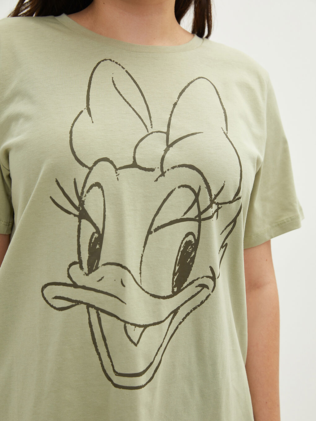 Yeşil Büyük Beden Bisiklet Yaka Daisy Duck Baskılı Kısa Kollu Pamuklu Kadın Tişört-3