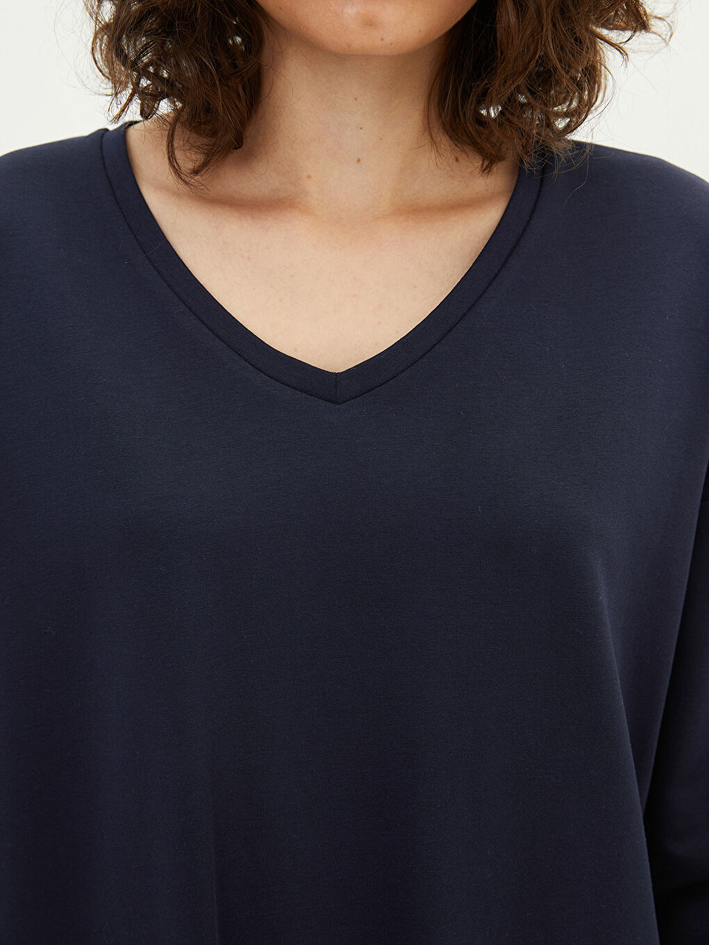 قميص بيجاما للسيدات بأكمام طويلة سادة وفتحة رقبة على شكل حرف V-3