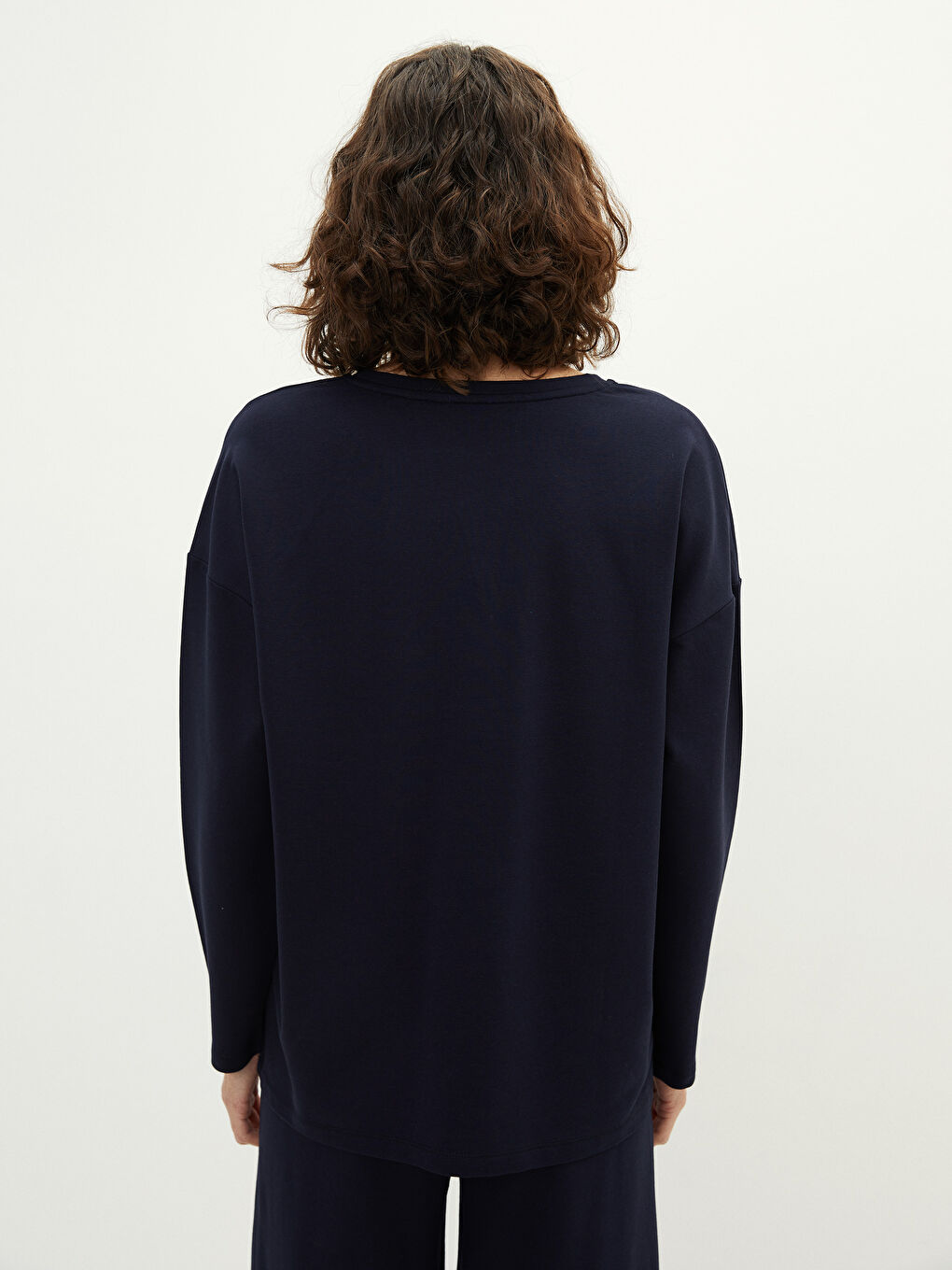 قميص بيجاما للسيدات بأكمام طويلة سادة وفتحة رقبة على شكل حرف V-4