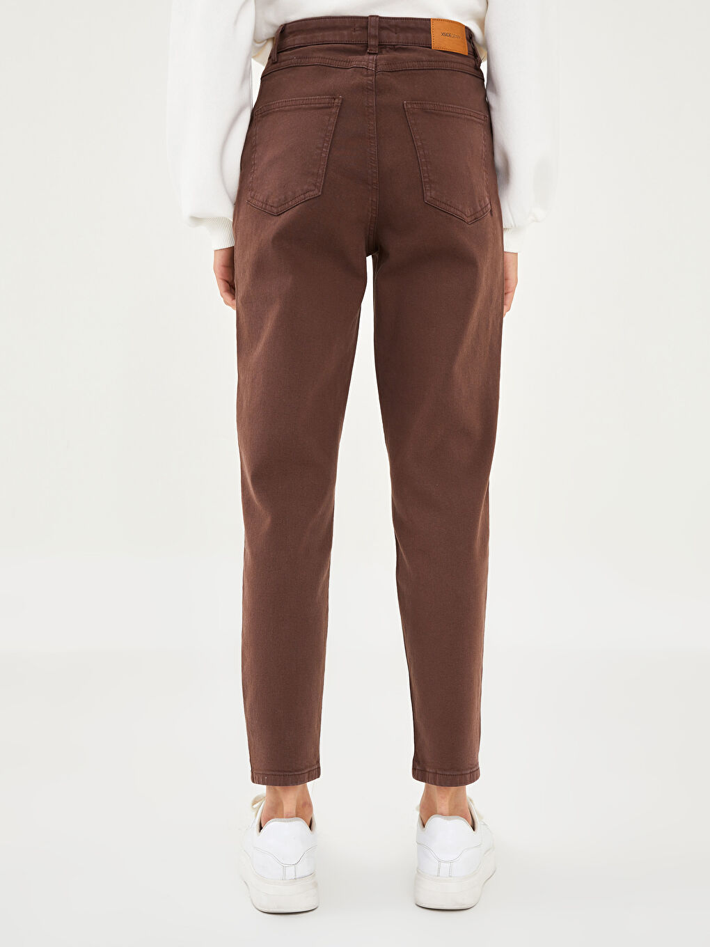 Jean Standard Ajusté avec Détails de Poche pour Femmes-5