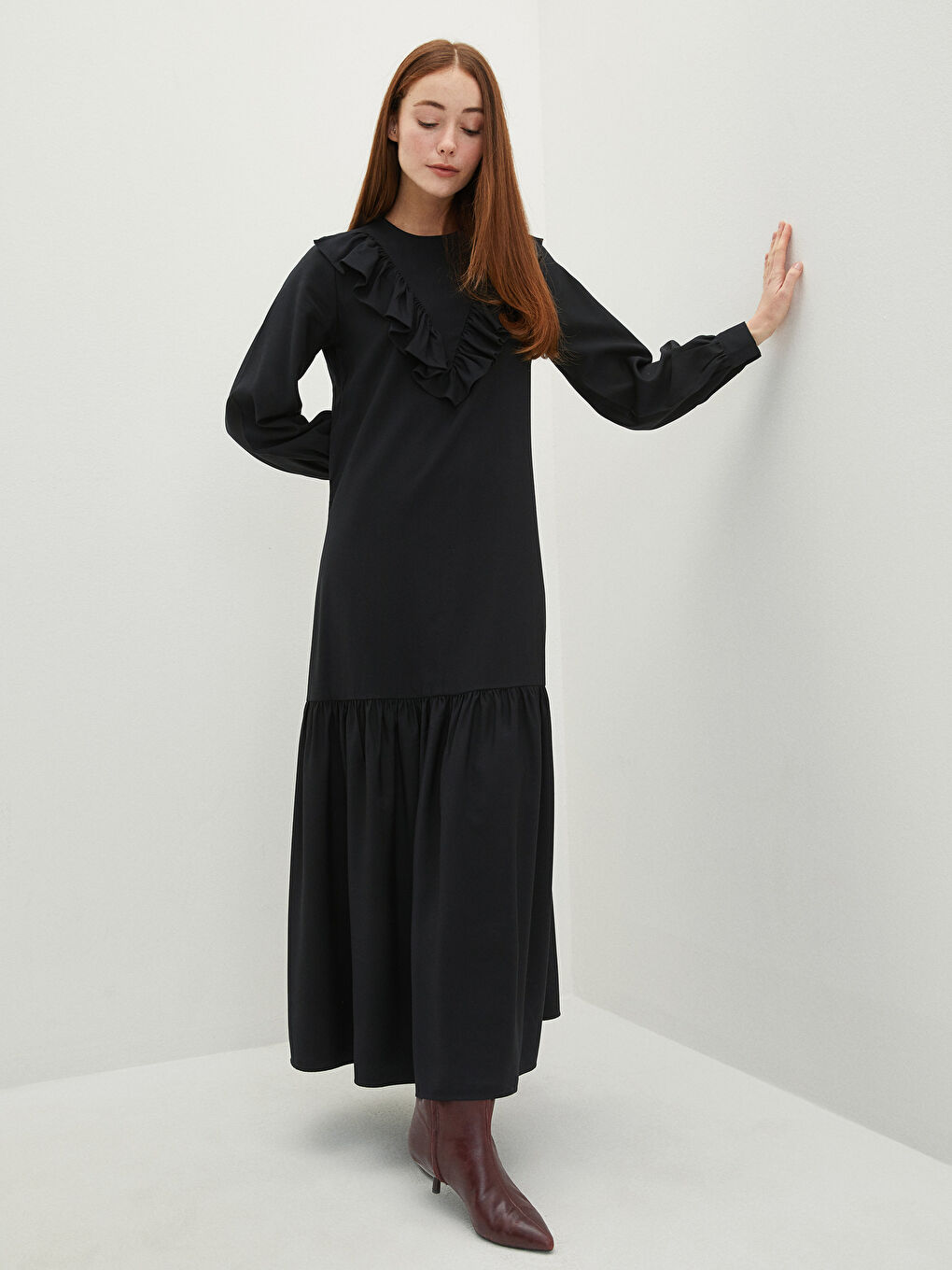 Siyah Bisiklet Yaka Fırfır Detaylı Uzun Kollu Kadın Gömlek Elbise-1