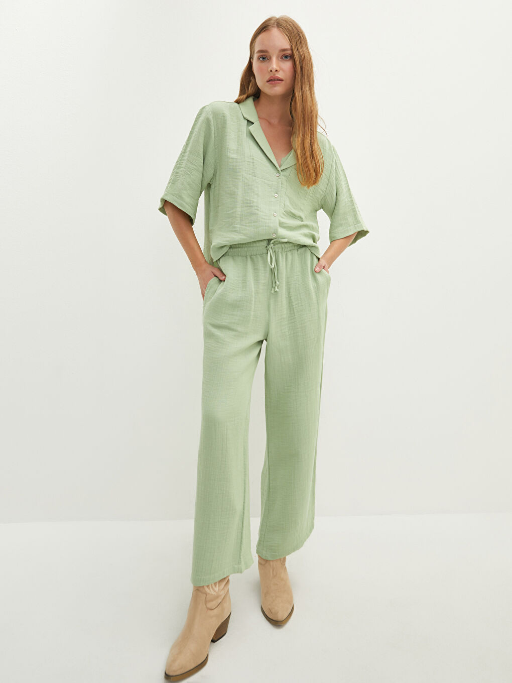 Yeşil Önden Düğme Kapamalı Düz Cep Detaylı Kısa Kollu Kadın Gömlek-2