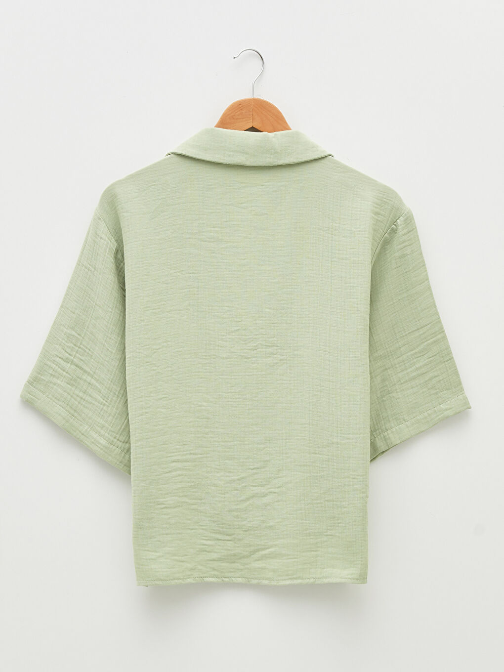 Yeşil Önden Düğme Kapamalı Düz Cep Detaylı Kısa Kollu Kadın Gömlek-6