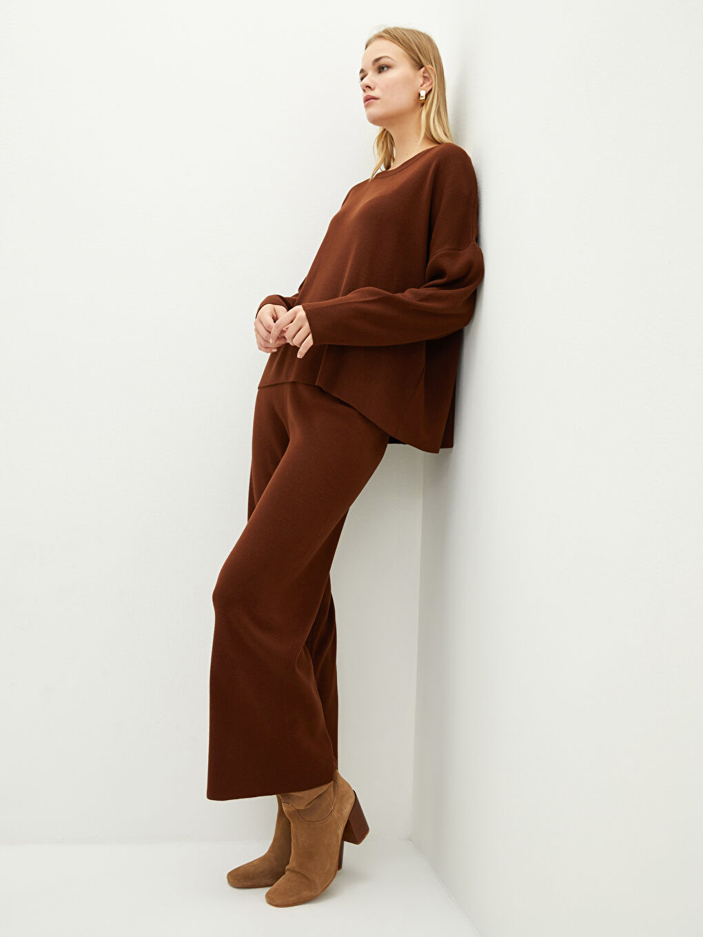 Women's Elastic Waist Narrow Fit Straight Knitwear Trousers-1