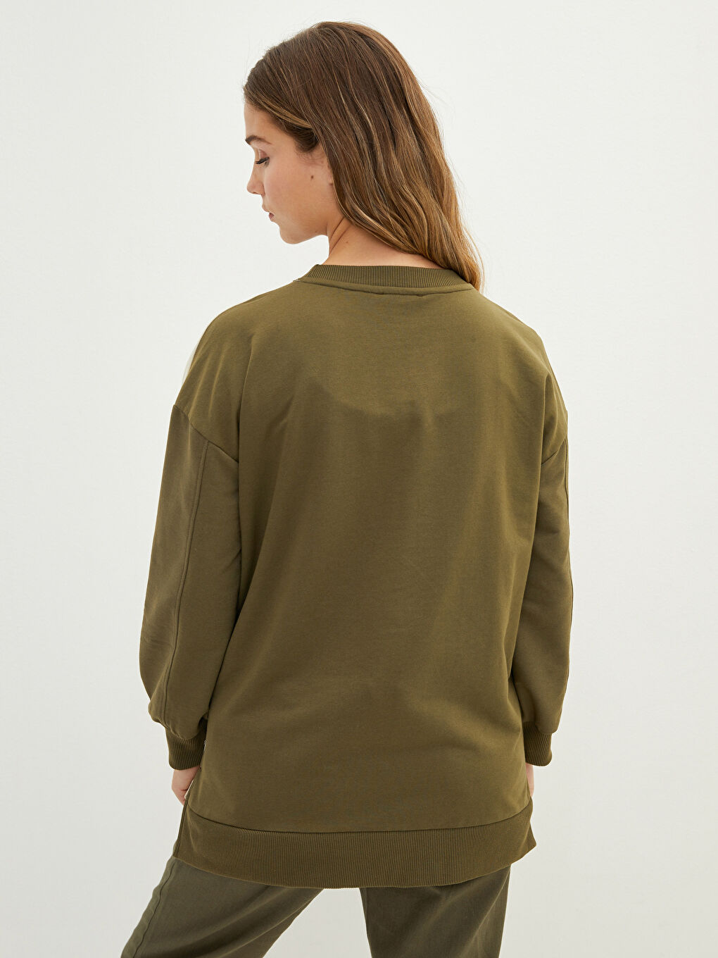 Large Size Crew Neck Color Block Long Sleeve Women's Sweatshirt-2