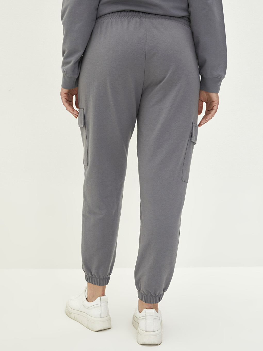 Plus Size Women's Elastic Waist Flat Pocket Detailed Jogger Sweatpants-4