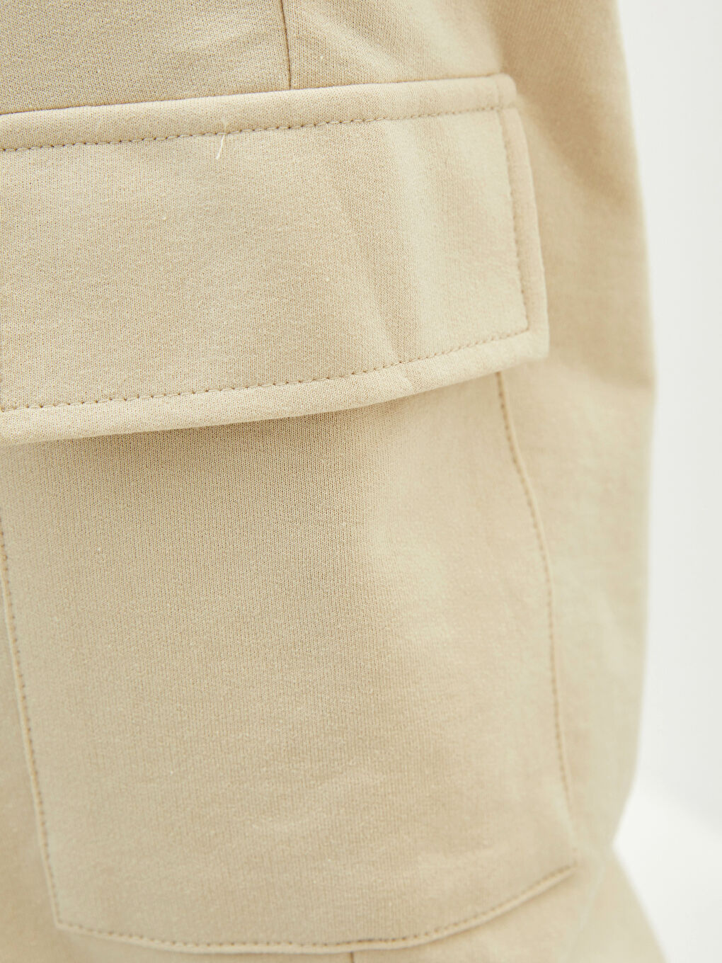 Damen Jogginghose in Übergröße mit elastischem Bund und flachen Taschen-Details-2