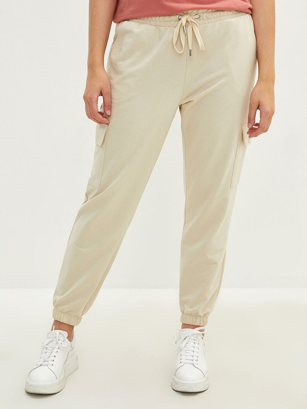Damen Jogginghose in Übergröße mit elastischem Bund und flachen Taschen-Details-3