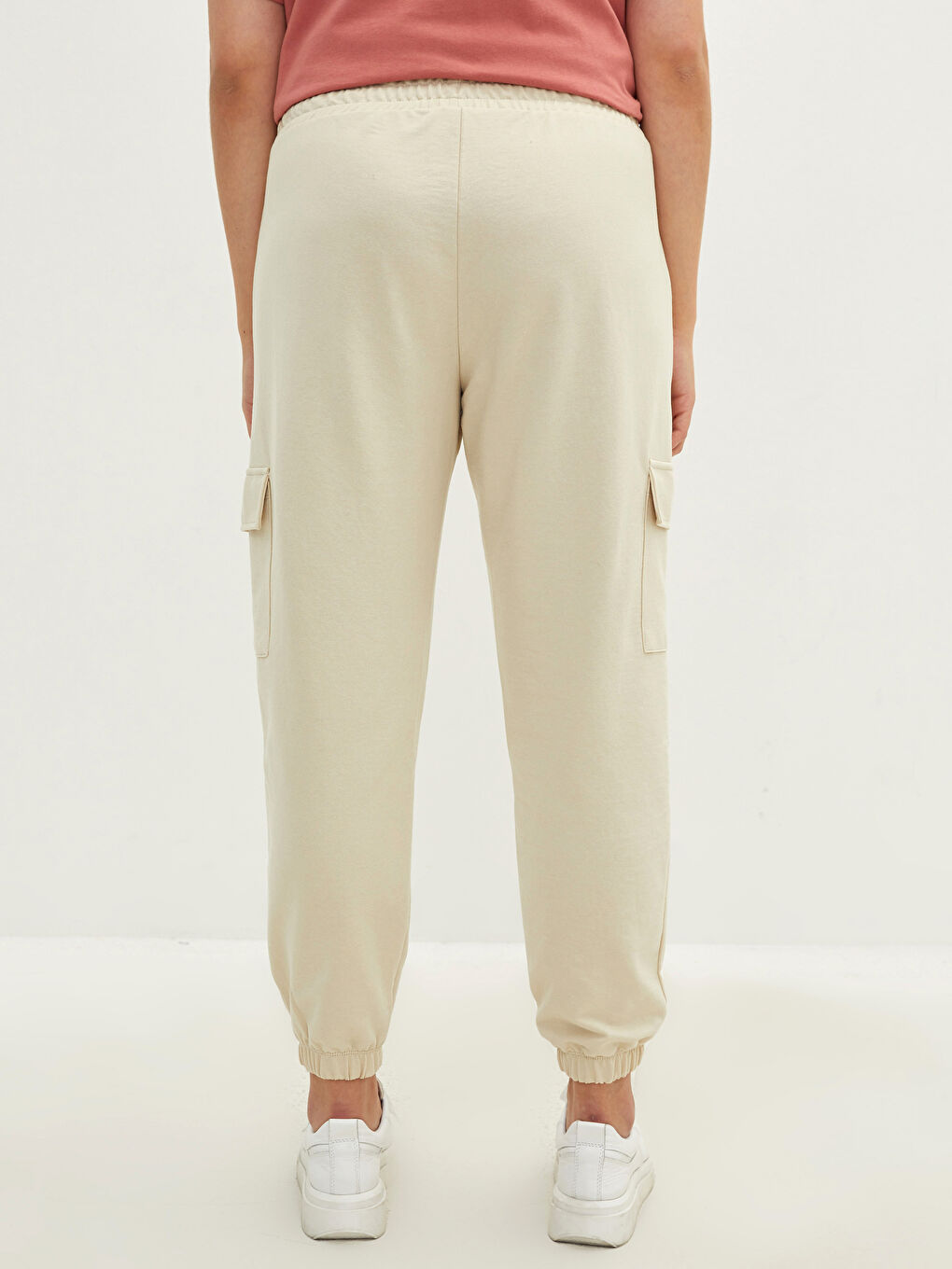 Damen Jogginghose in Übergröße mit elastischem Bund und flachen Taschen-Details-4