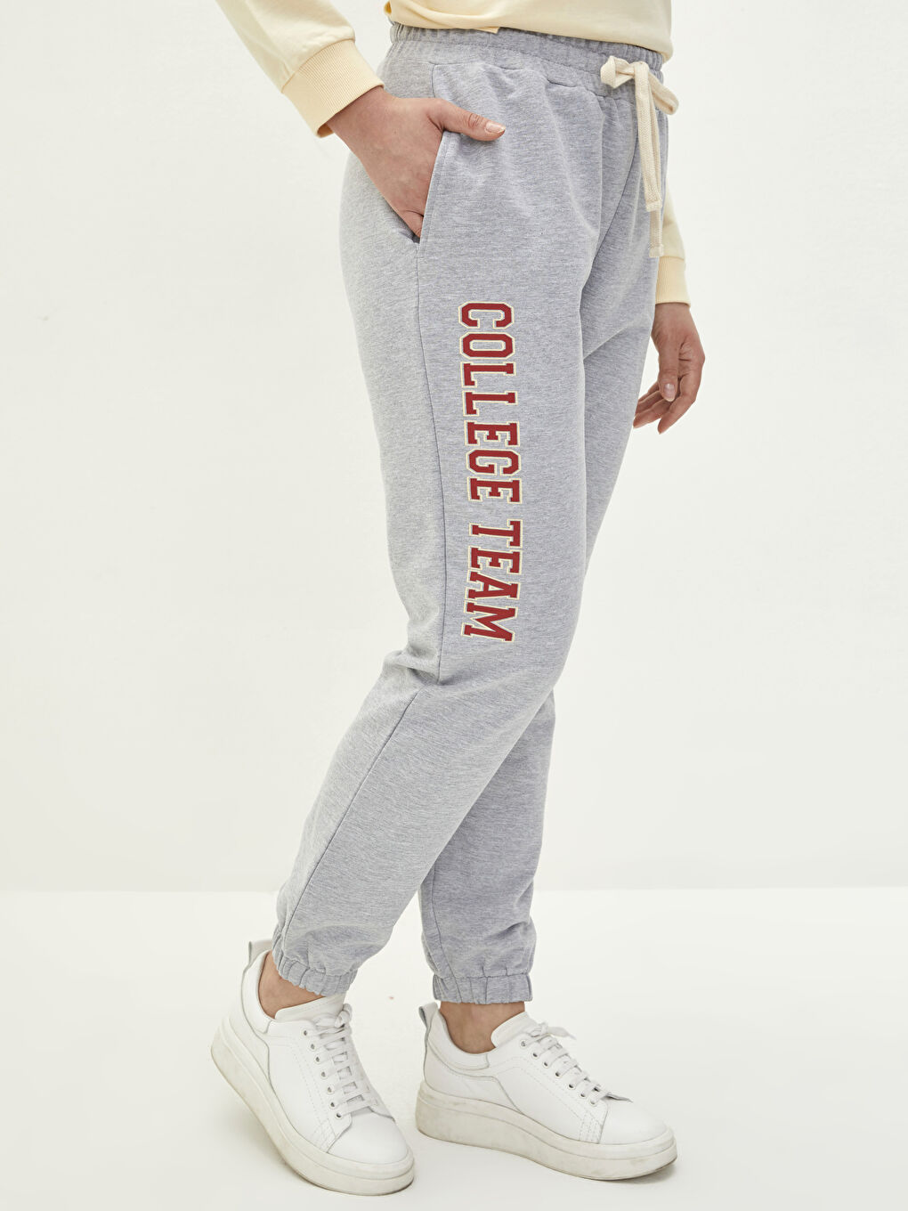 Plus Size Women's Elastic Waist Printed Jogger Sweatpants-2