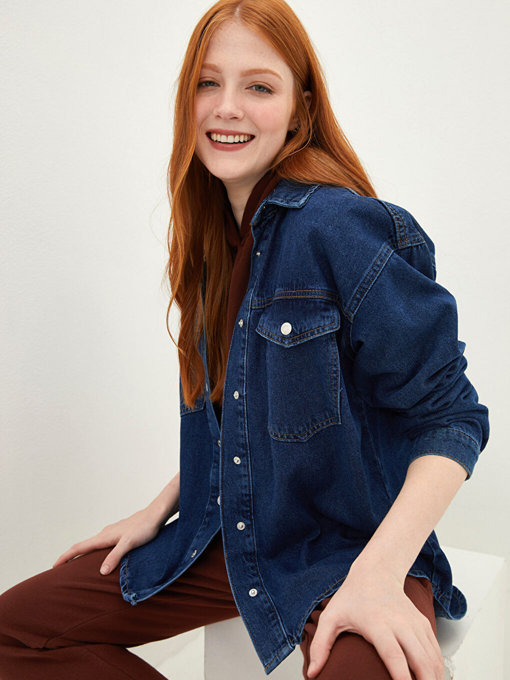 әйелдерге арналған алдыңғы түймелі түзу ұзын жеңді родео джинсы жейде-күртеше-1