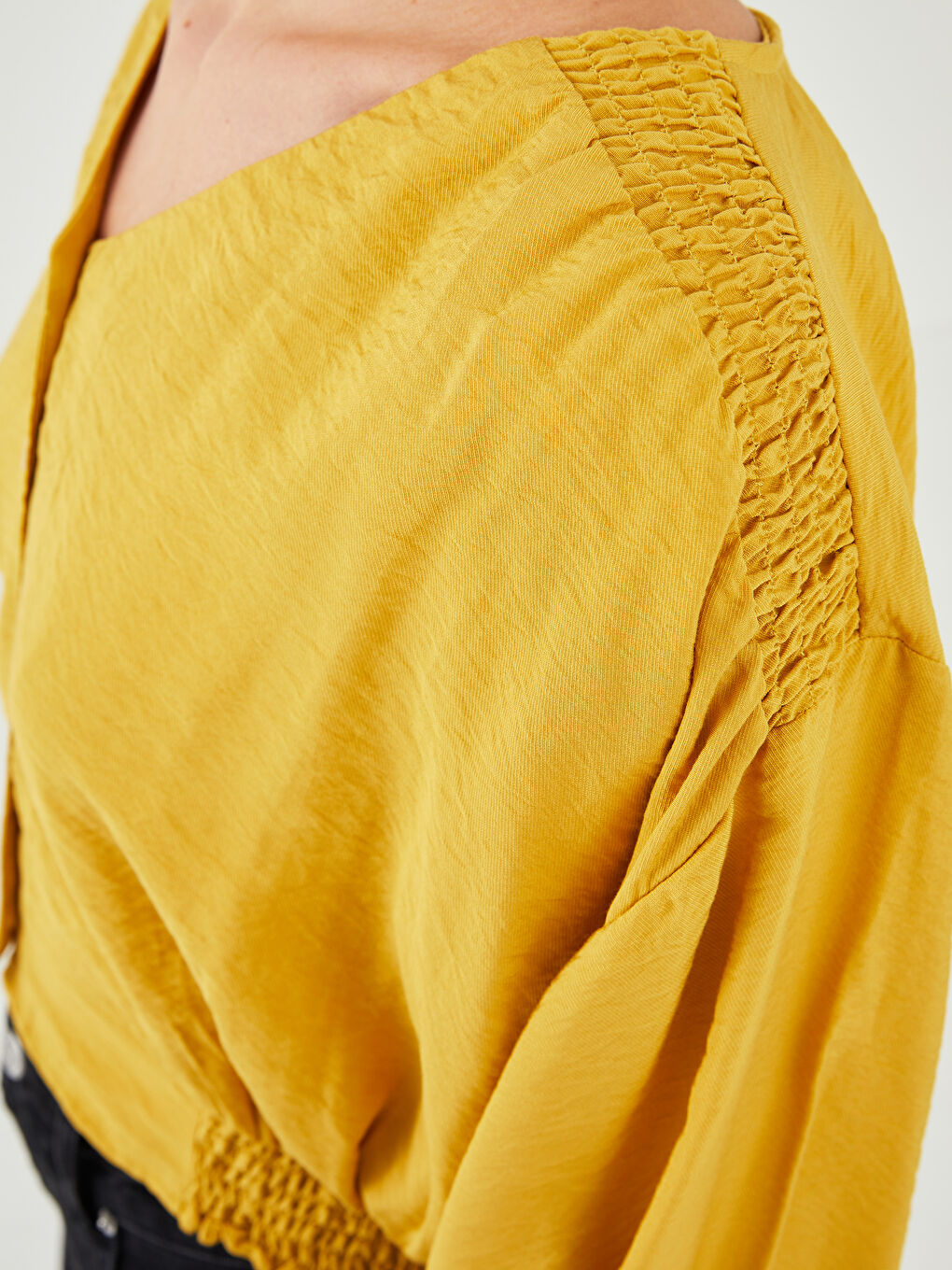 Sarı V Yaka Uzun Kollu Düz Viskon Kadın Bluz-3