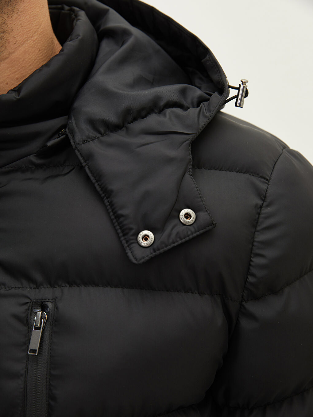 Siyah Standart Kalıp Kapüşonlu Erkek Şişme Mont-3