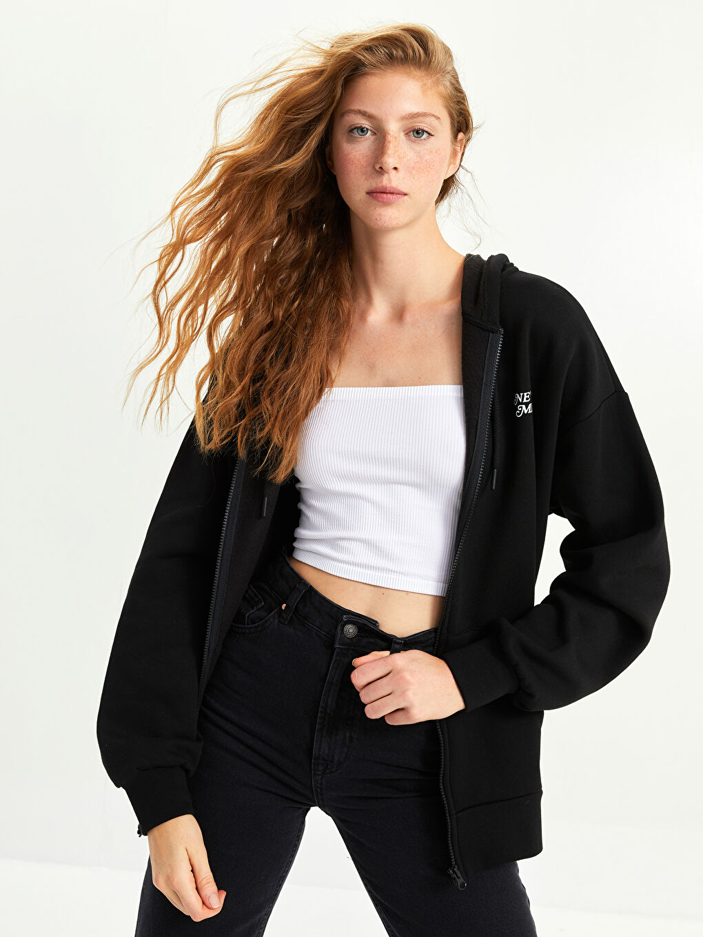 Siyah Kapüşonlu Yazı Baskılı Kadın Kalın Fermuarlı Sweatshirt-1