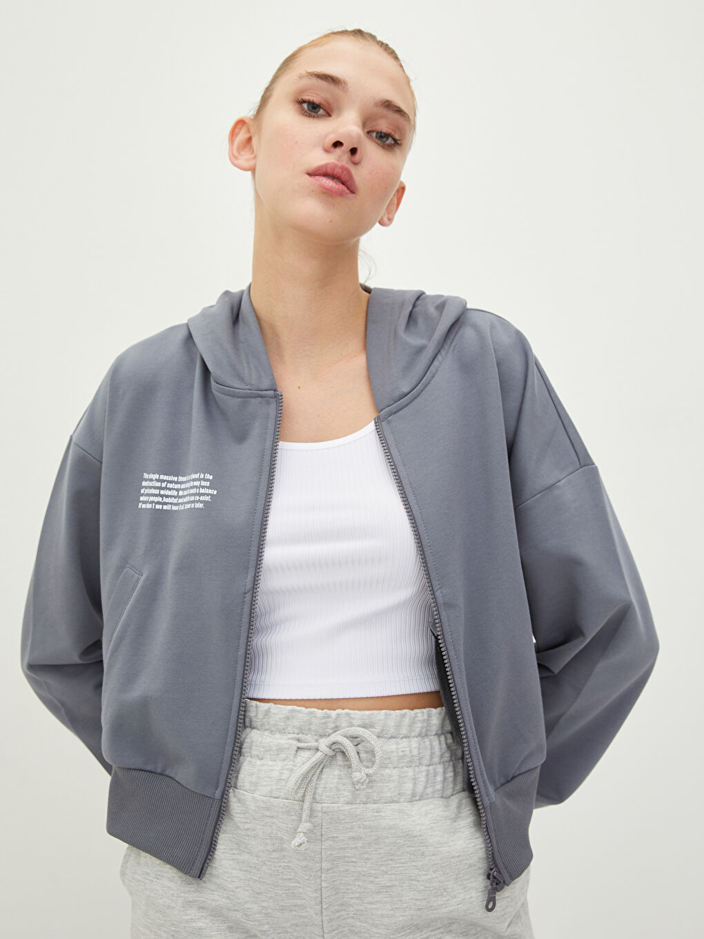 Gri Kapüşonlu Yazı Baskılı Uzun Kollu Kadın Spor Hırka-1