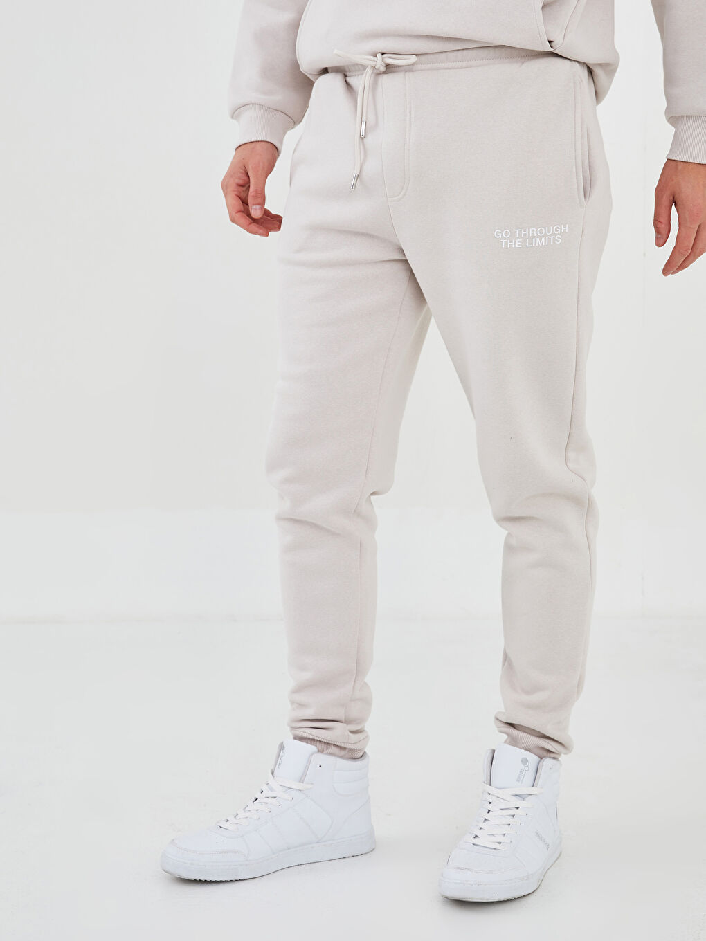 Bej Standart Kalıp Erkek Kalın Jogger Eşofman Altı-3