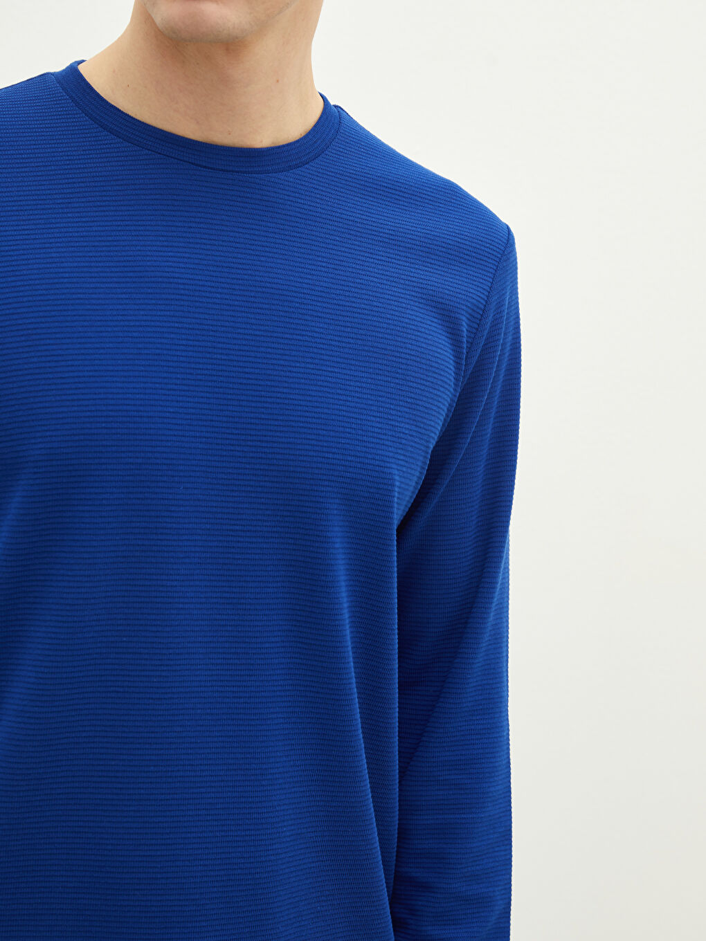 تيشيرت كم طويل بياقة دائرية للرجال-3