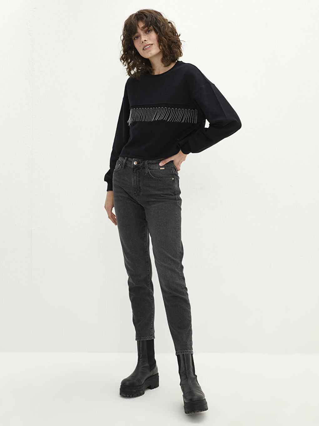 Crew Neck Chain Detailed Long Sleeve Women's Sweatshirt-2