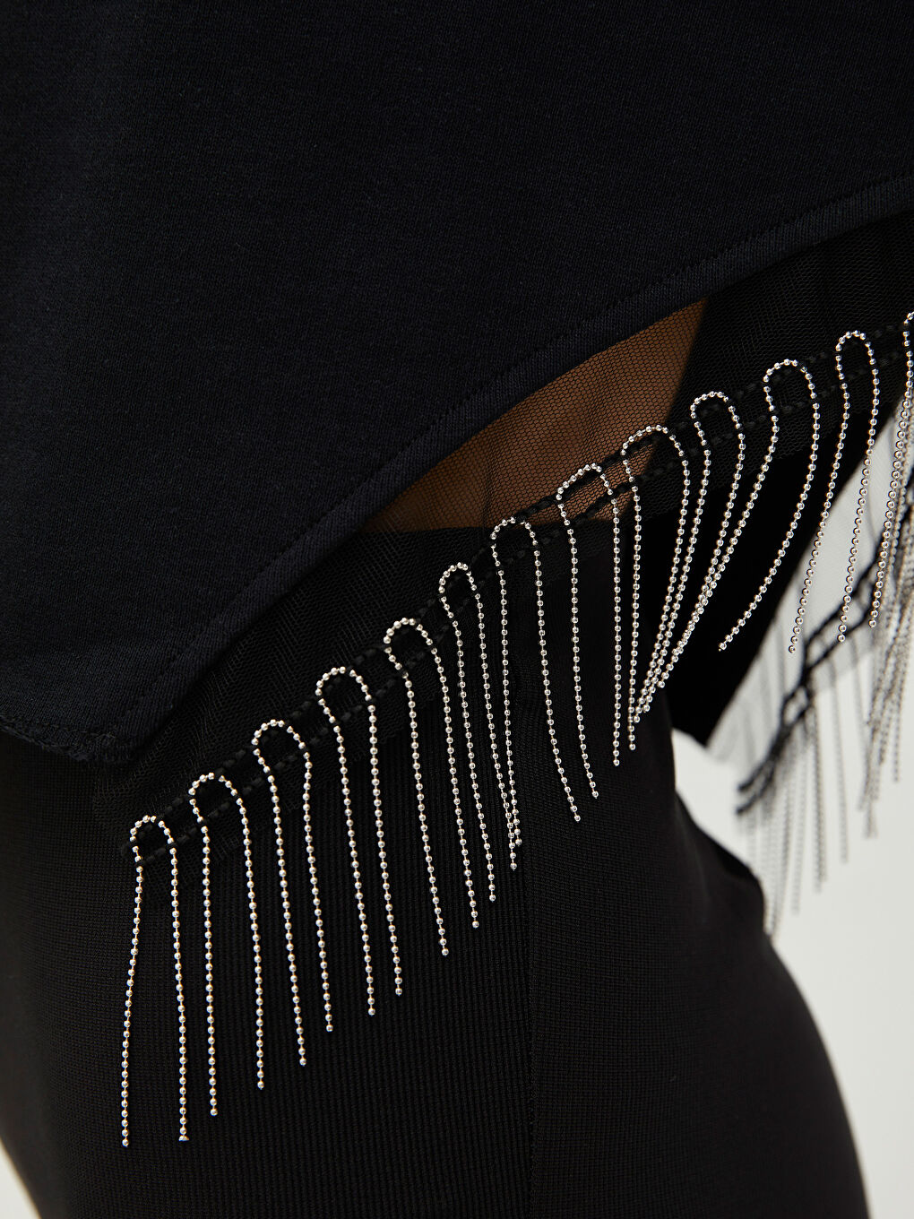 سویتشێرت قۆڵ درێژ سێ داو یه‌خه‌ خڕ و ورده‌کاری زنجیر بۆ ژنان-2