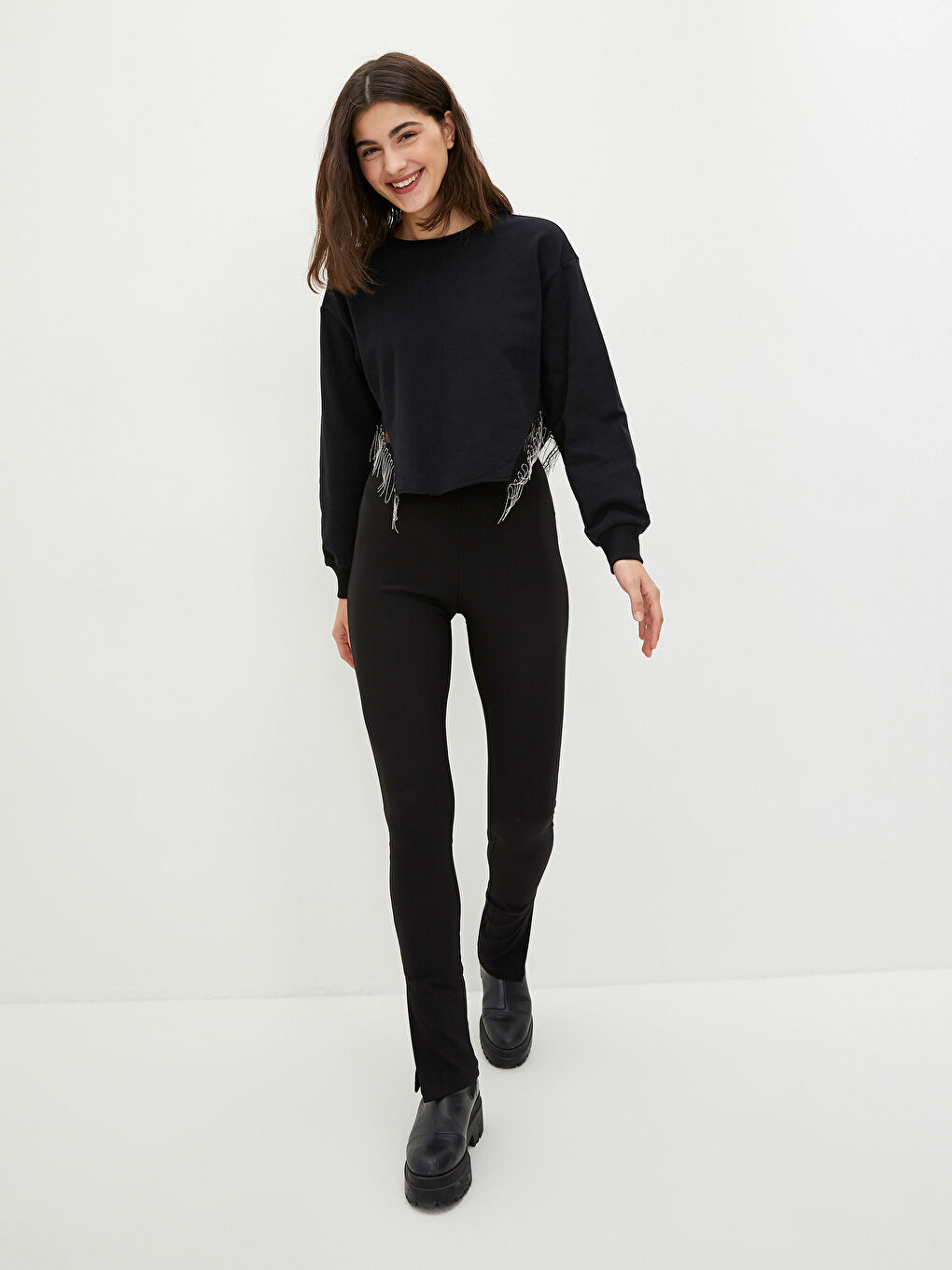 سویتشێرت قۆڵ درێژ سێ داو یه‌خه‌ خڕ و ورده‌کاری زنجیر بۆ ژنان-1