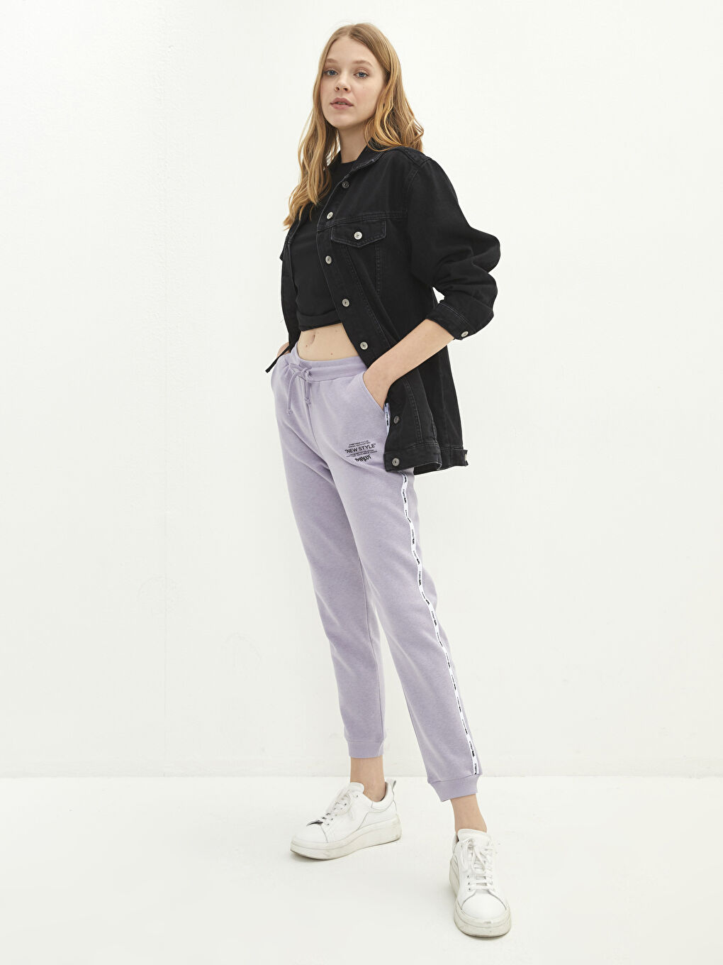 Lila Beli Lastikli Yazı Baskılı Kadın Jogger Eşofman Altı-1