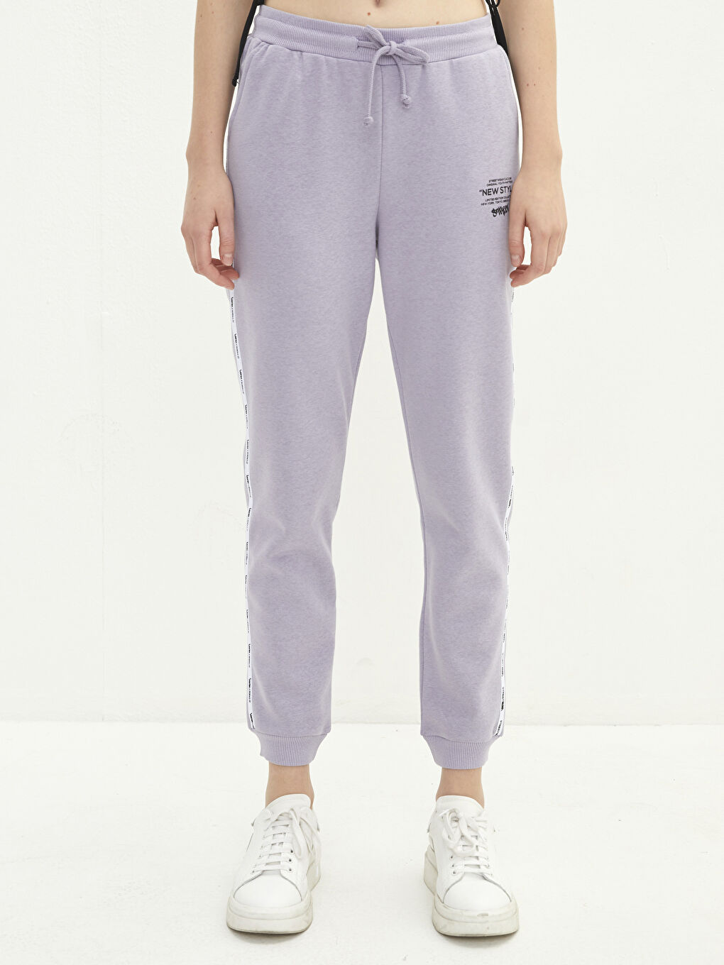 Lila Beli Lastikli Yazı Baskılı Kadın Jogger Eşofman Altı-3