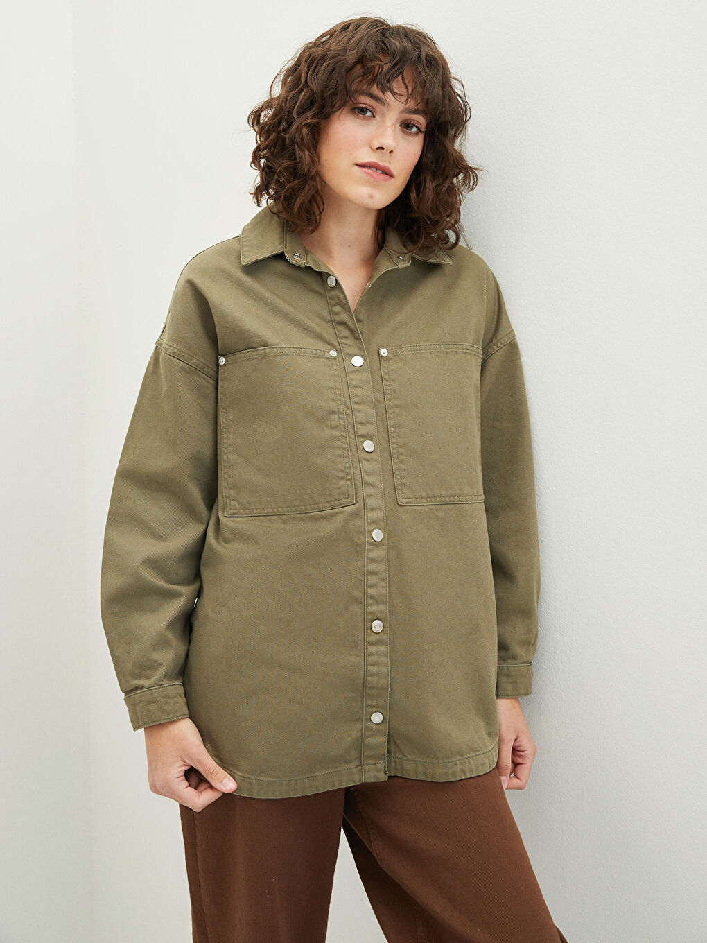 Jachetă Cămașă Damă Din Blugi Cu Buzunare Și Nasturi Croială Regular