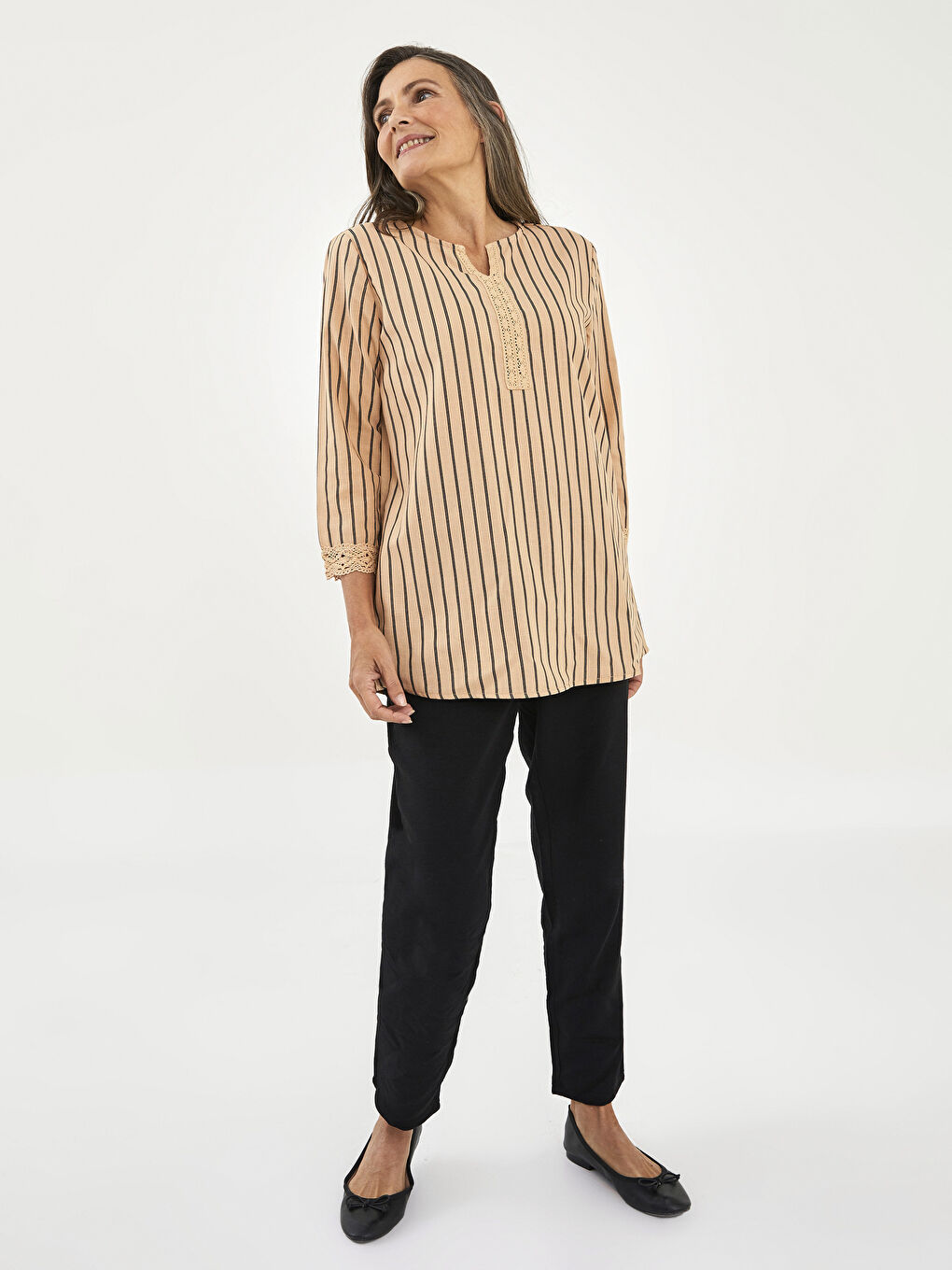 Siyah Kaçık Yaka Çizgili Pamuklu Kadın Bluz-2