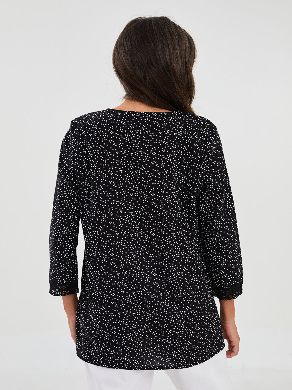 Siyah Kaçık Yaka Puantiyeli Pamuklu Kadın Bluz-4