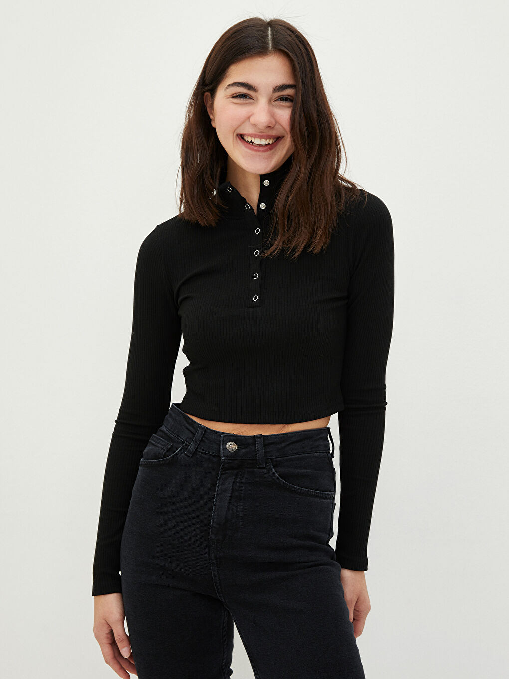 Siyah Dik Yaka Düz Uzun Kollu Kadın Crop-1