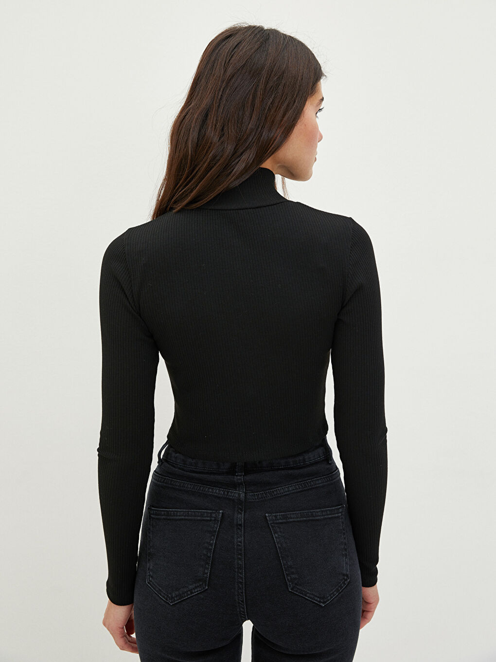 Siyah Dik Yaka Düz Uzun Kollu Kadın Crop-4
