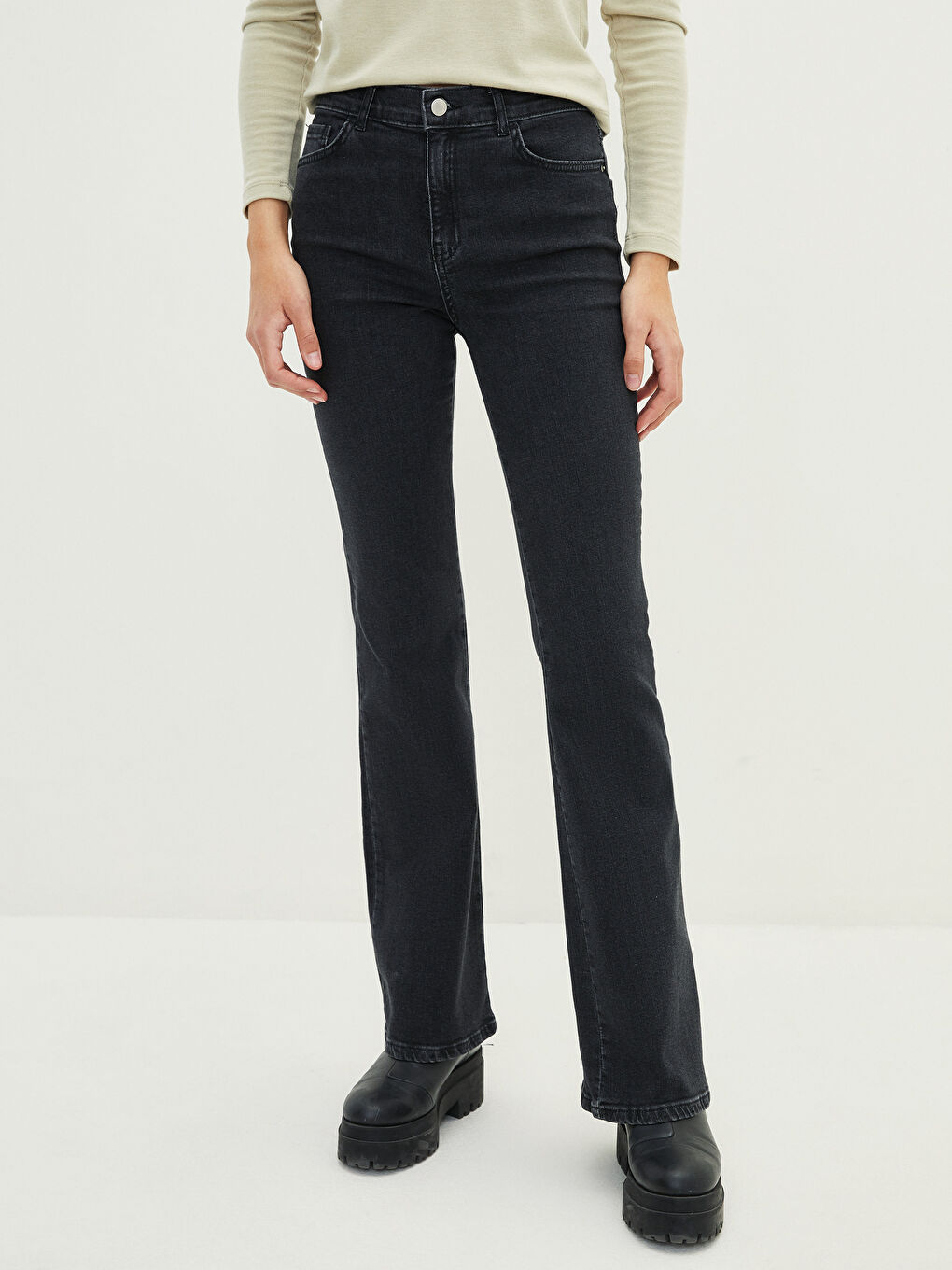 LCWAIKIKI Basic Hohe Taille Mars Ausgestellte Jeans für Damen -W1JK27Z8-KSK