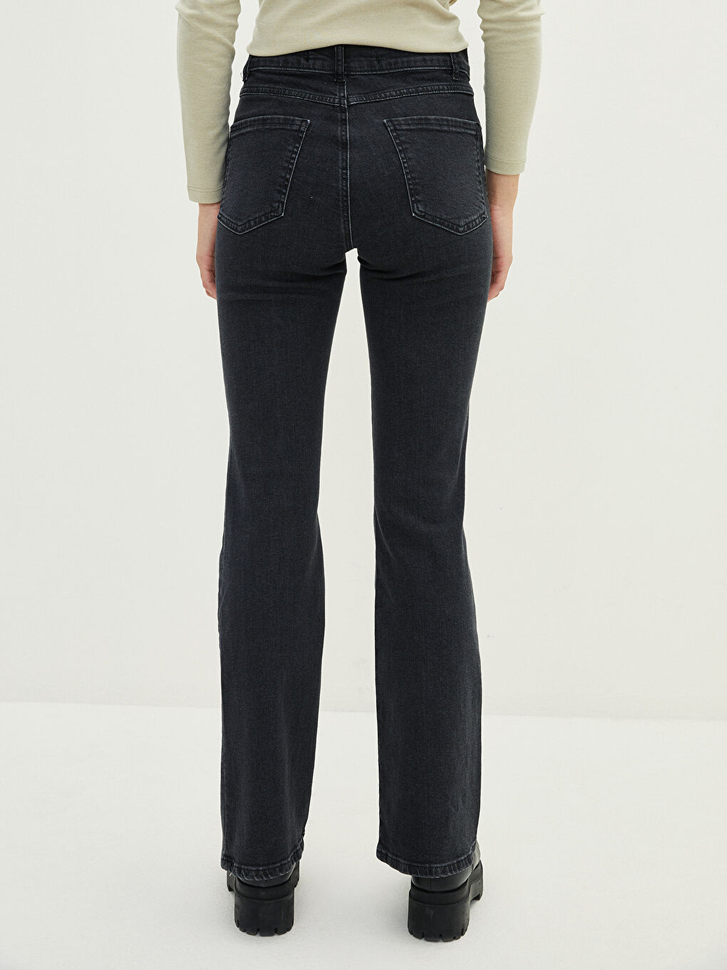 LCWAIKIKI Basic Hohe Taille Mars Ausgestellte Jeans für Damen -W1JK27Z8-KSK