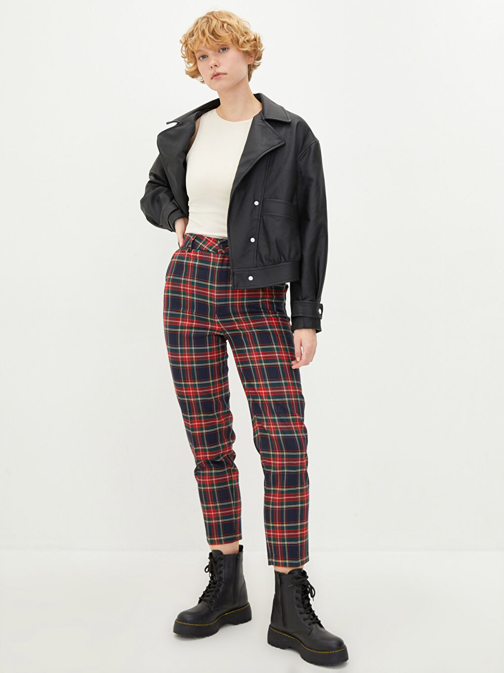 Брюки Женские с Нормальной Талией Стандартного Кроя в Клетку