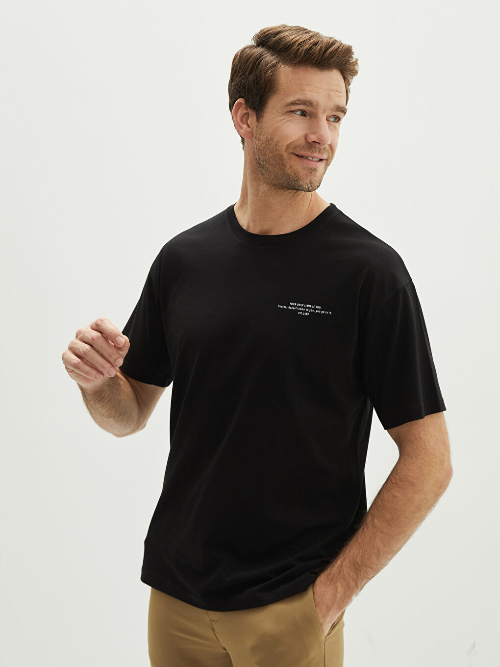 Siyah Oversize Bisiklet Yaka Kısa Kollu Baskılı Penye Erkek Tişört