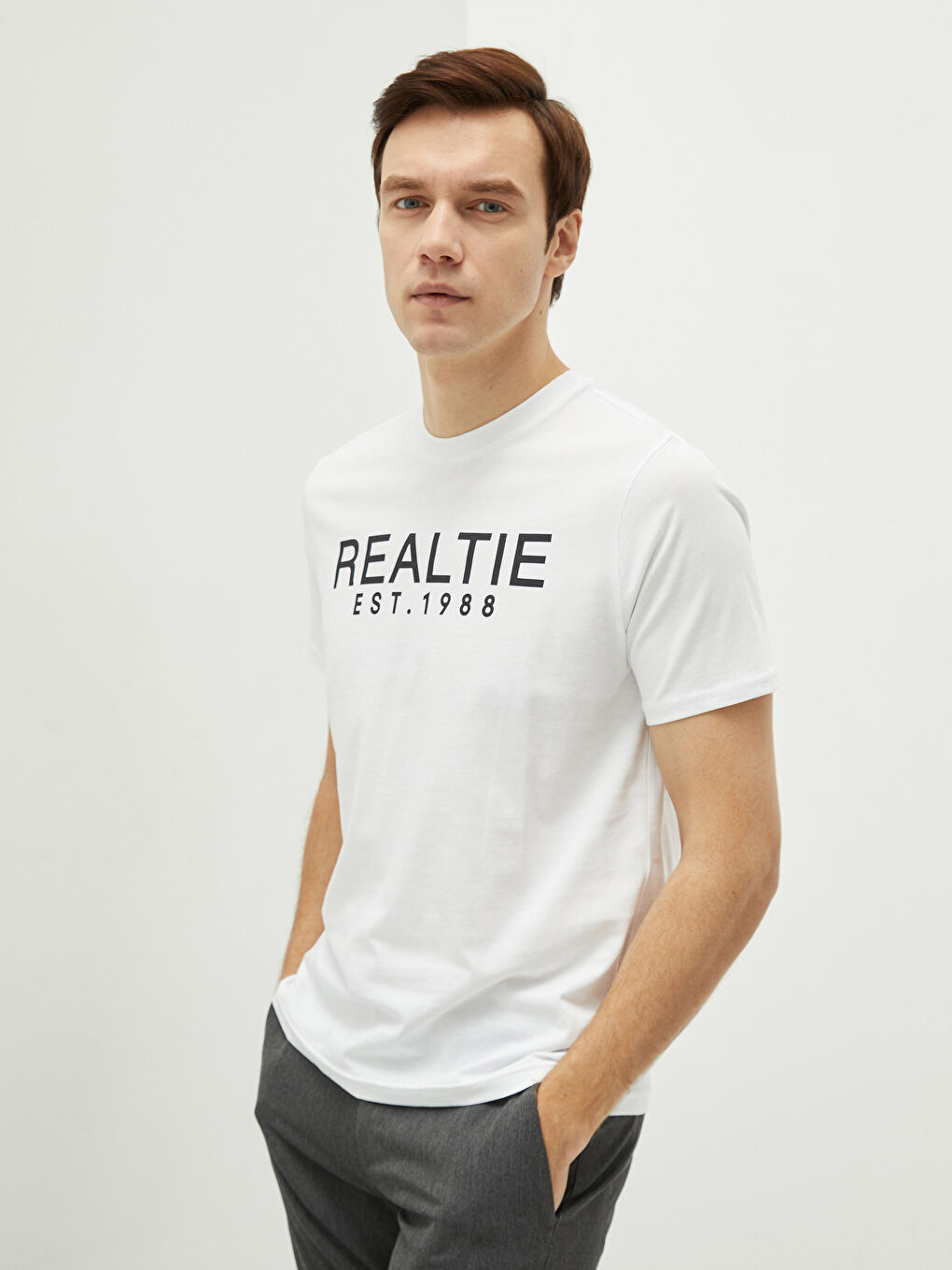 Beyaz Bisiklet Yaka Kısa Kollu Baskılı Penye Erkek Tişört