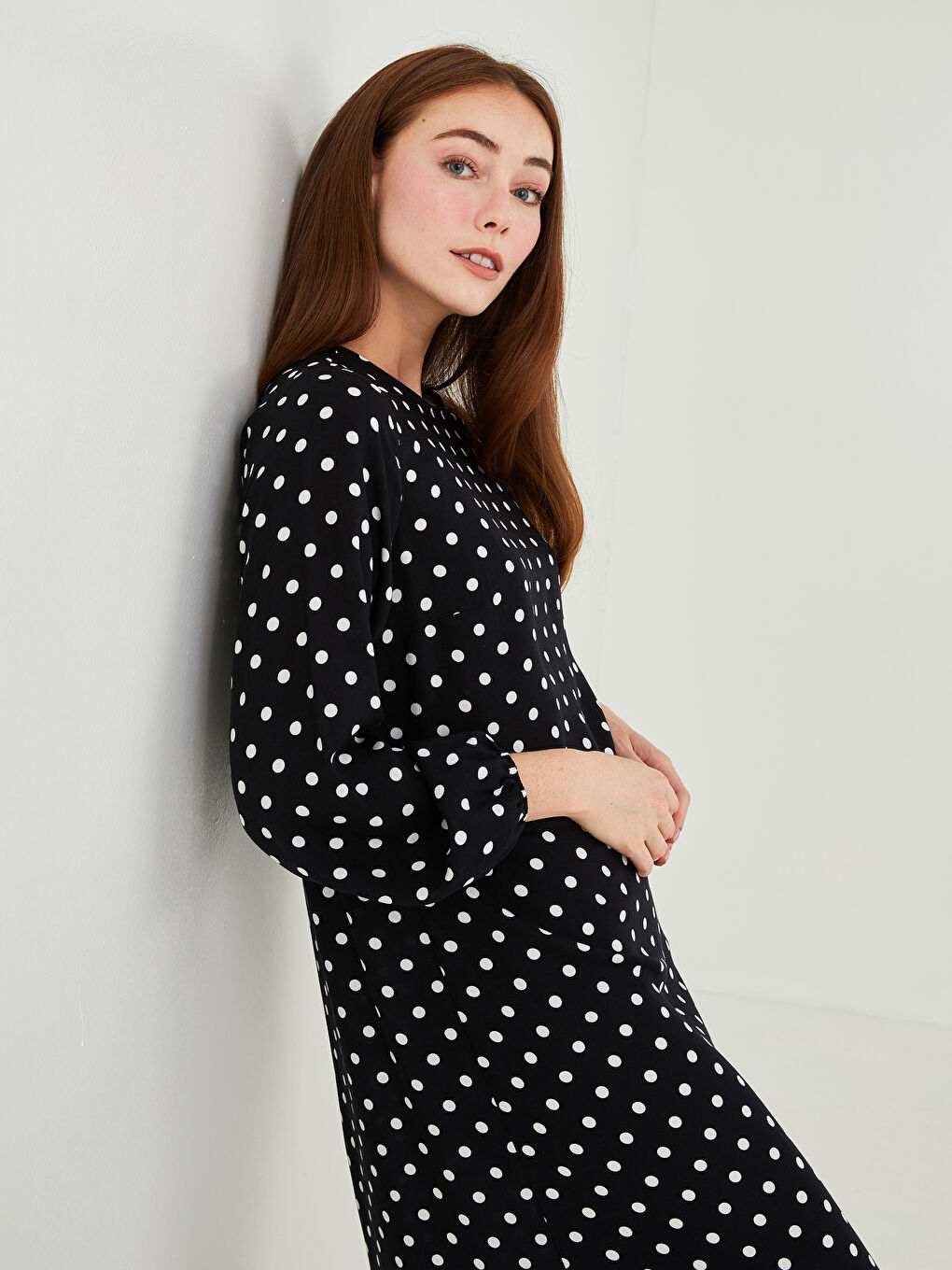 Siyah Bisiklet Yaka Puantiyeli Uzun Kollu A Kesim Viskon Kadın Elbise-1