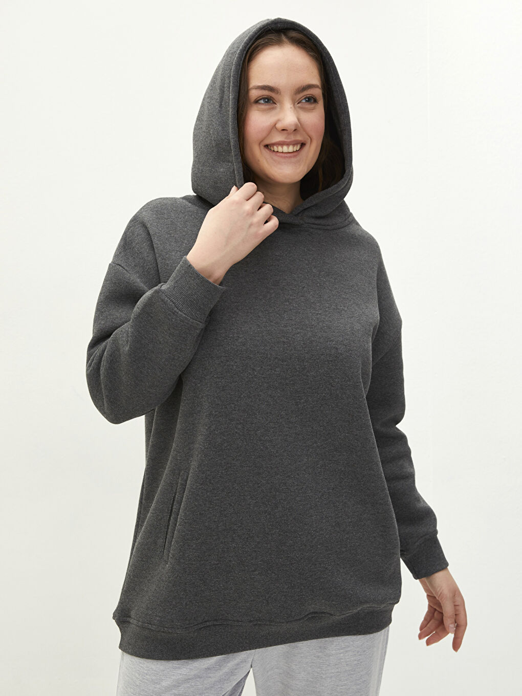 سويت شيرت سميك سادة مزود بغطاء رأس للسيدات بحجم كبير