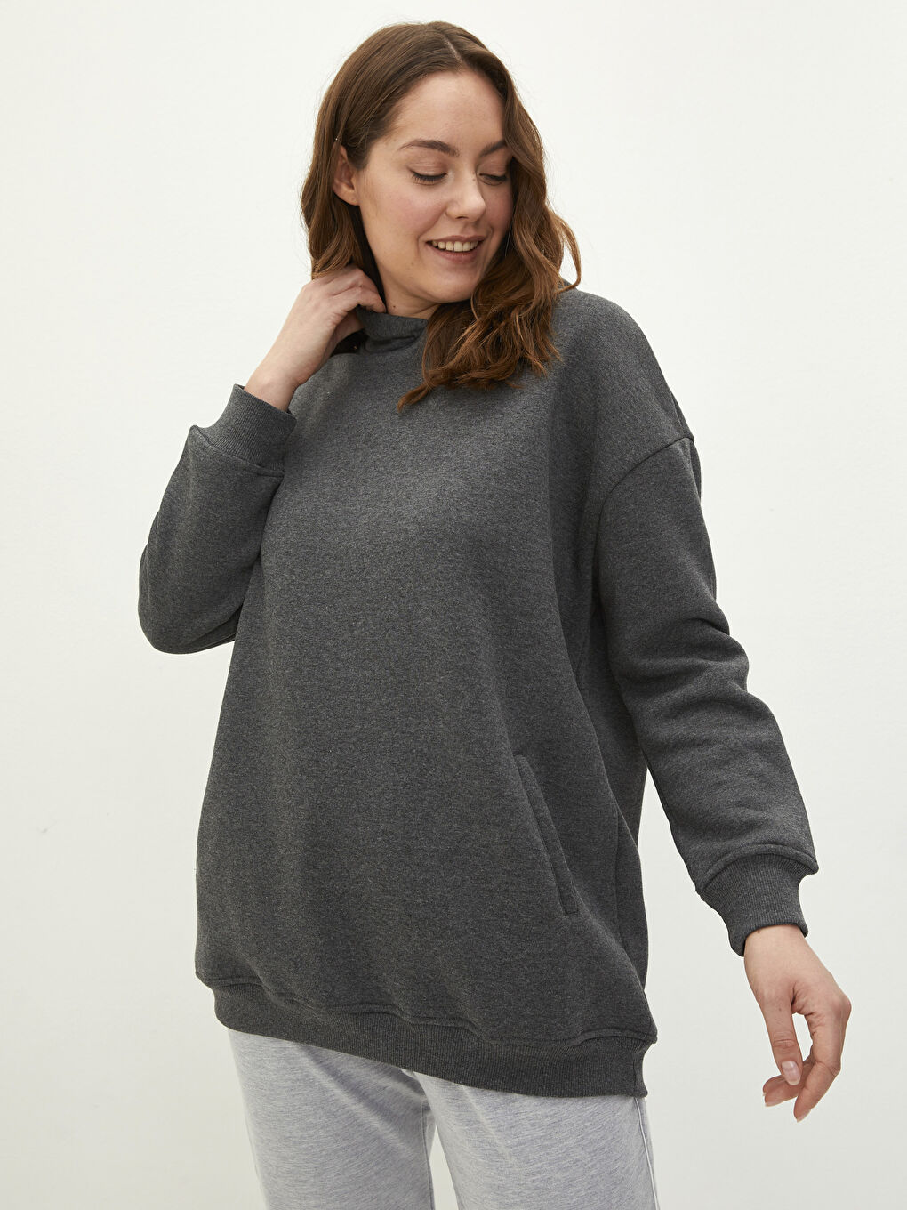 سويت شيرت سميك سادة مزود بغطاء رأس للسيدات بحجم كبير-1