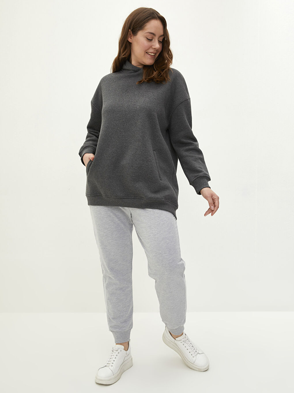 سويت شيرت سميك سادة مزود بغطاء رأس للسيدات بحجم كبير-2