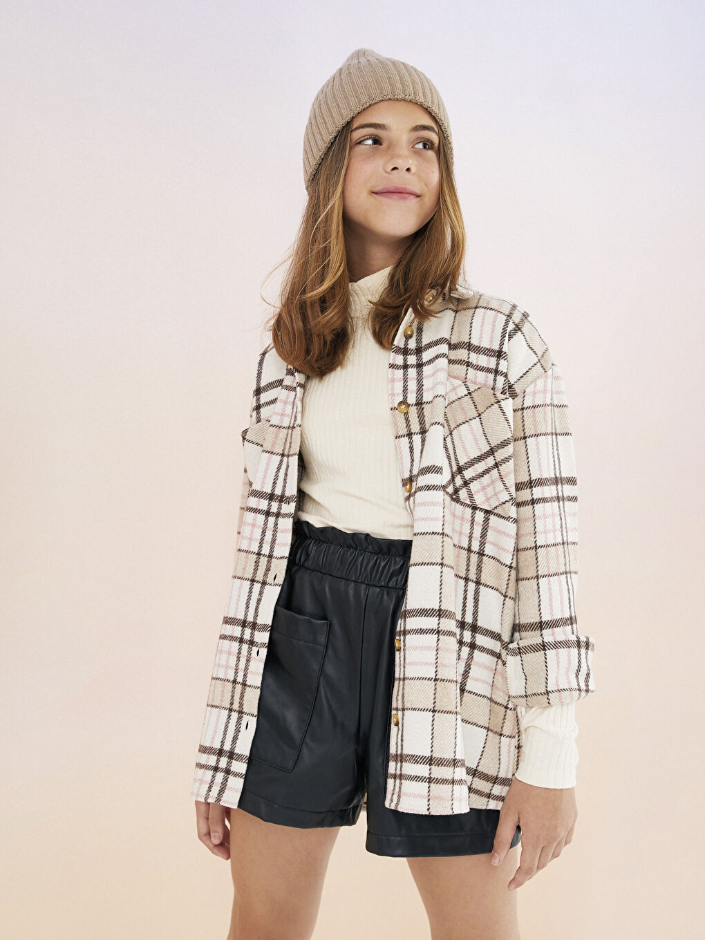 Bej Yarım Balıkçı Yaka Nakış Detaylı Uzun Kollu Kız Çocuk Tişört