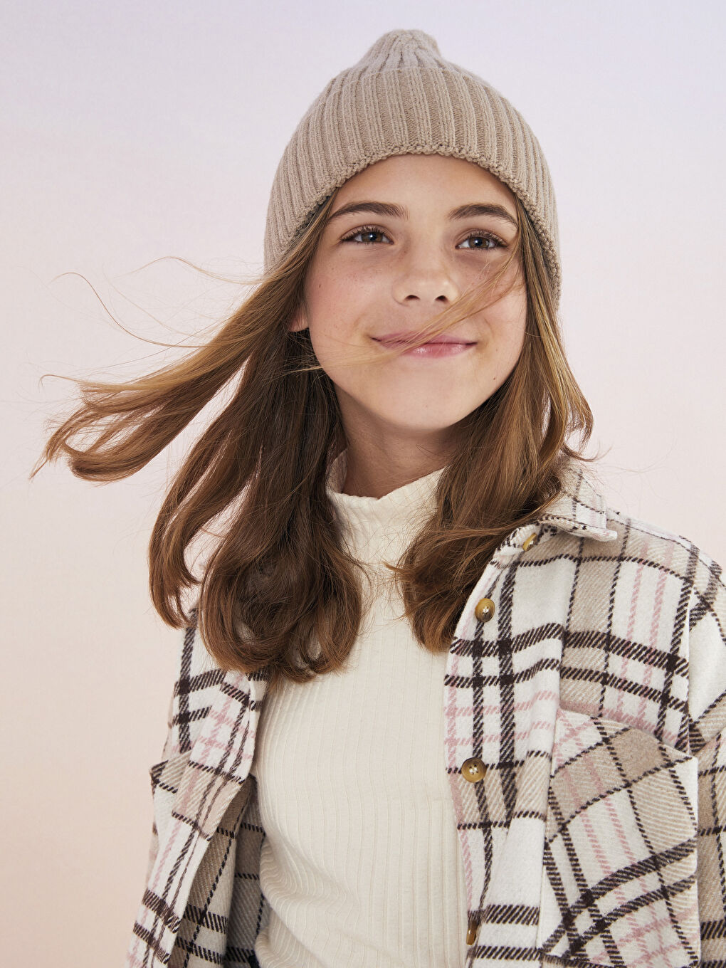 Bej Yarım Balıkçı Yaka Nakış Detaylı Uzun Kollu Kız Çocuk Tişört-1