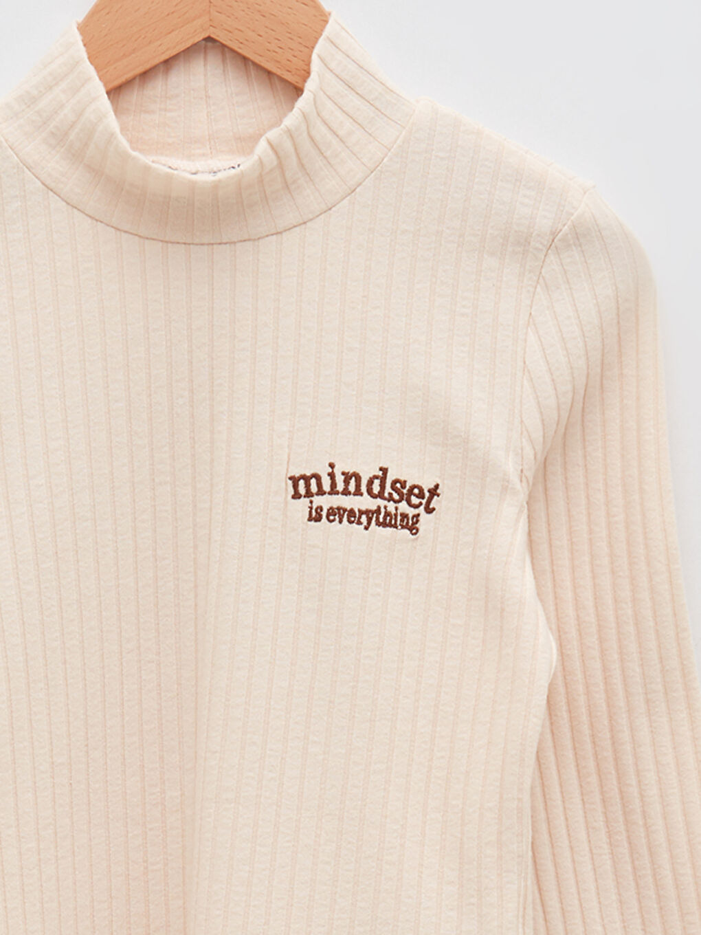 Bej Yarım Balıkçı Yaka Nakış Detaylı Uzun Kollu Kız Çocuk Tişört-5