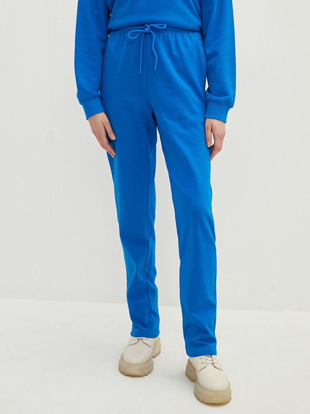 Mavi Beli Lastikli Düz Cep Detaylı Kadın Eşofman Altı-2