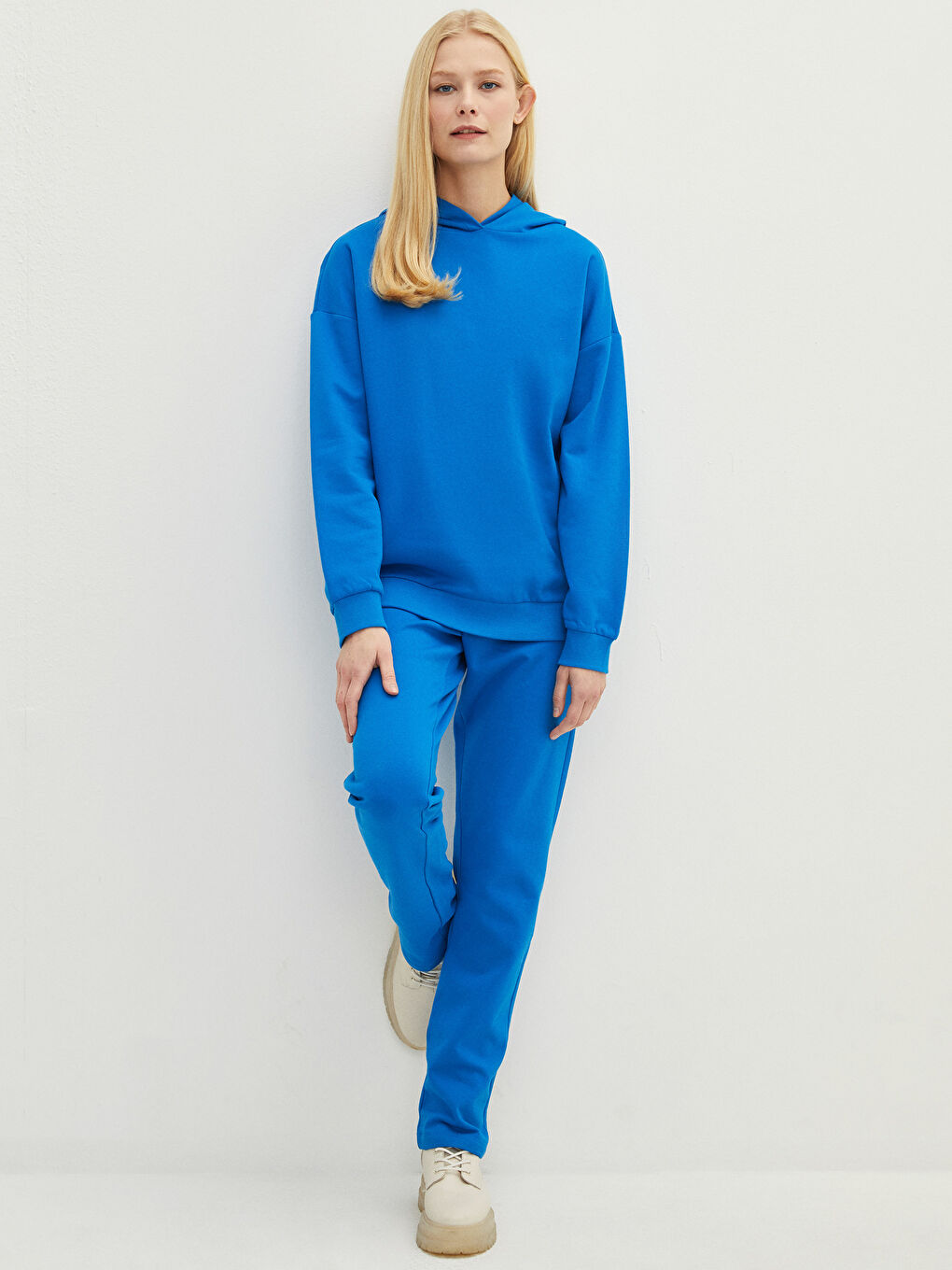 Mavi Kapüşonlu Düz Uzun Kollu Kadın Sweatshirt-2