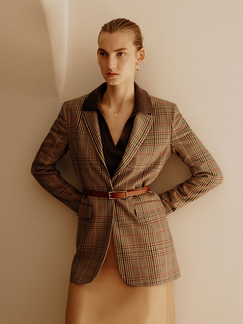 Kahverengi Önden Düğme Kapamalı Ekose Cep Detaylı Kadın Ceket