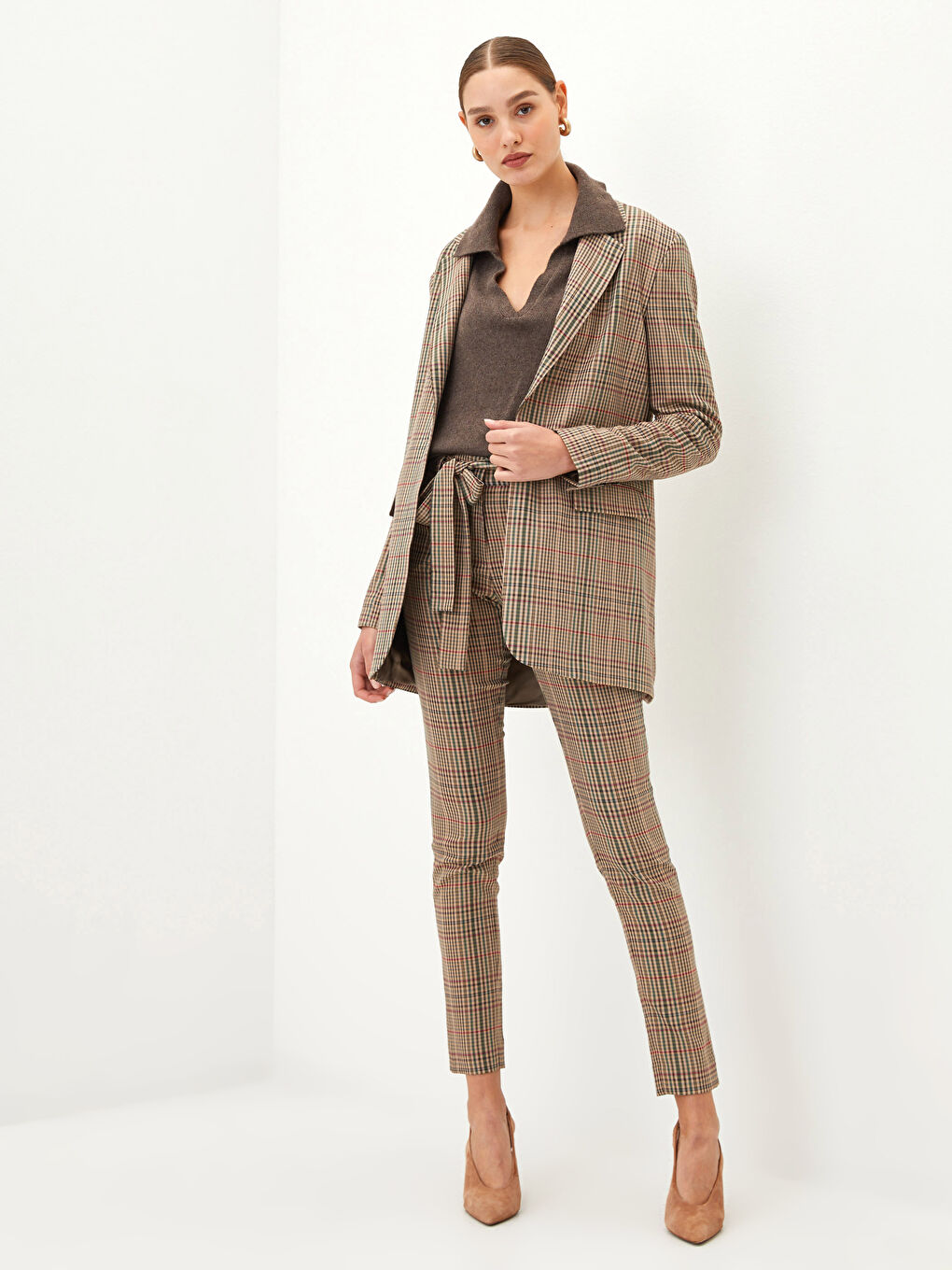 Kahverengi Önden Düğme Kapamalı Ekose Cep Detaylı Kadın Ceket-5